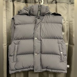 Cropped superpuff Aritzia vest- matte black